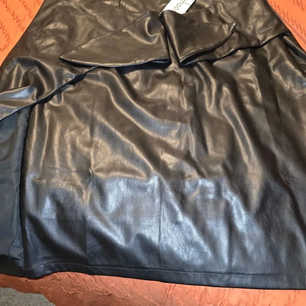 Elegant Choosy Black Faux Leather Pencil Skirt. This Is A Gorgeous
